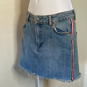 No.046 Topshop woman's jean skirt - size 4 small